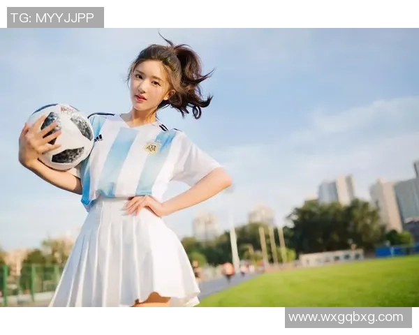 仿妆足球明星化身绿茵场新星激情踢球展现风采与魅力